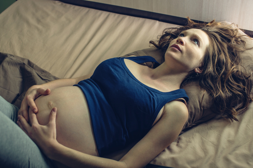 Stress durant la grossesse : les risques pour le bébé et les solutions pour déstresser 