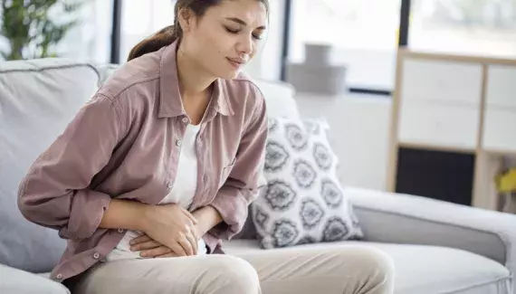 Adoptez nos 5 conseils pour calmer vos maux de ventre causés par le stress