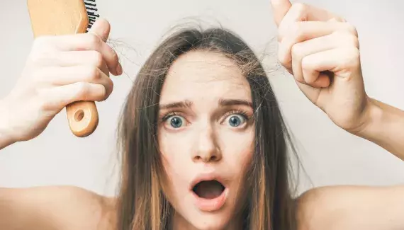 Adoptez nos 4 solutions contre la perte de cheveux dûe au stress
