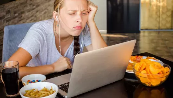 Pourquoi le stress fait-il grossir ? la réponse de notre expert, psychiatre et psychothérapeute, Gérard Apfeldorfer