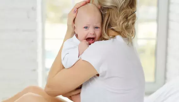 Dépression post-partum : Détectez les symptômes et adoptez nos cinq conseils pour y remédier