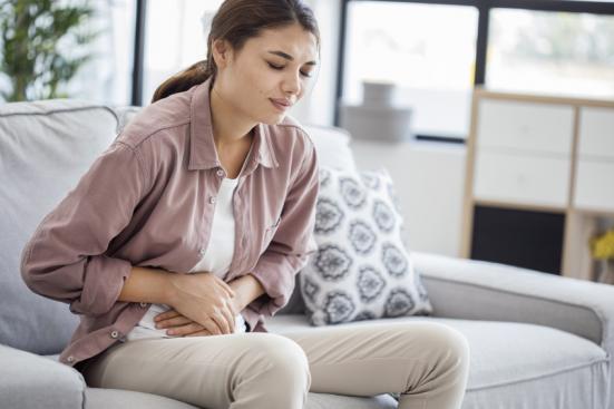 Adoptez nos 5 conseils pour calmer vos maux de ventre causés par le stress 